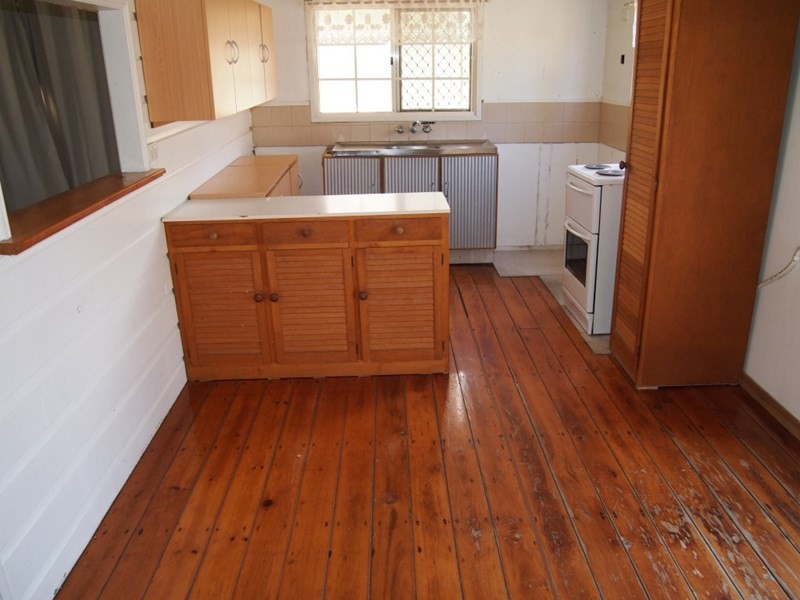 405 Paterson Avenue, Koongal QLD 4701