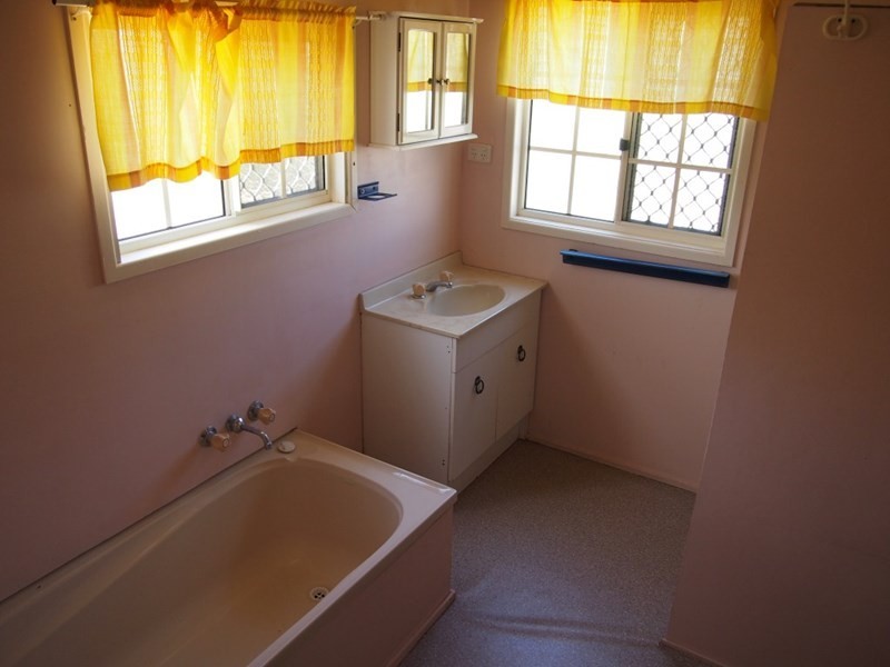 405 Paterson Avenue, Koongal QLD 4701