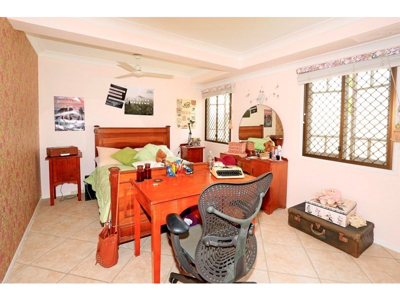 1 Penlington Street, The Range QLD 4700