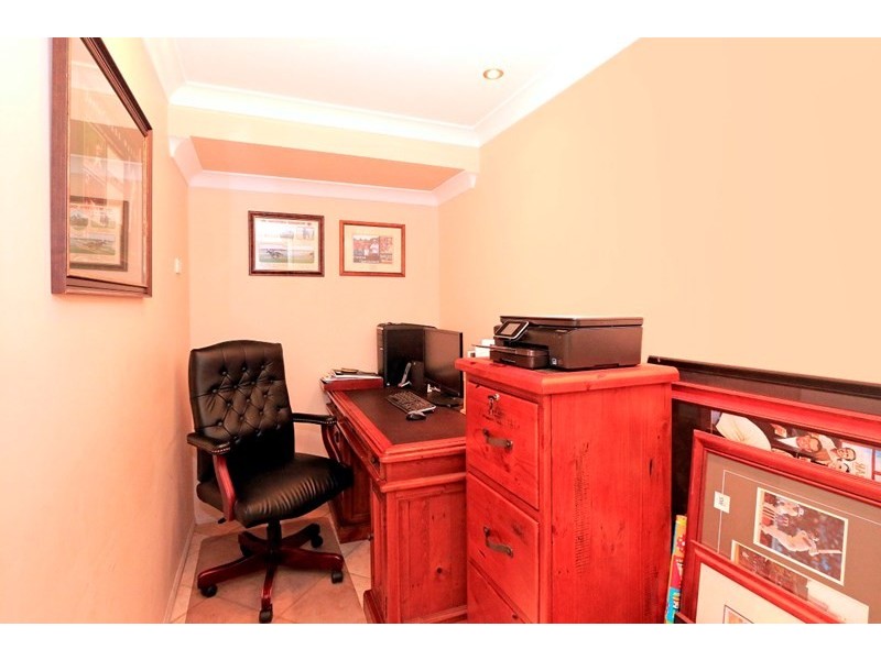 1 Penlington Street, The Range QLD 4700