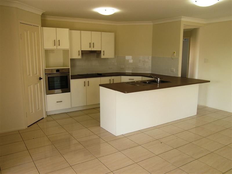 11 John Oxley Drive, Gracemere QLD 4702