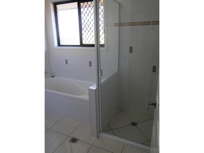 11 John Oxley Drive, Gracemere QLD 4702
