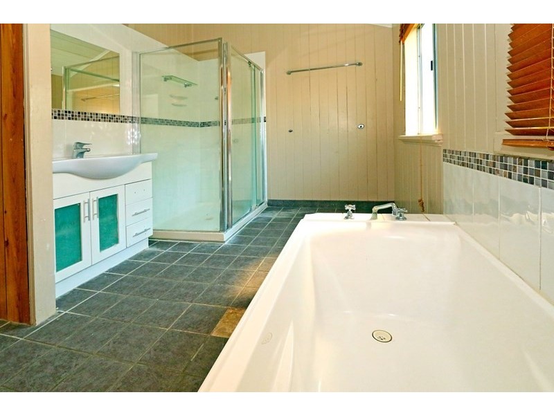 426 Campbell Street, Depot Hill QLD 4700