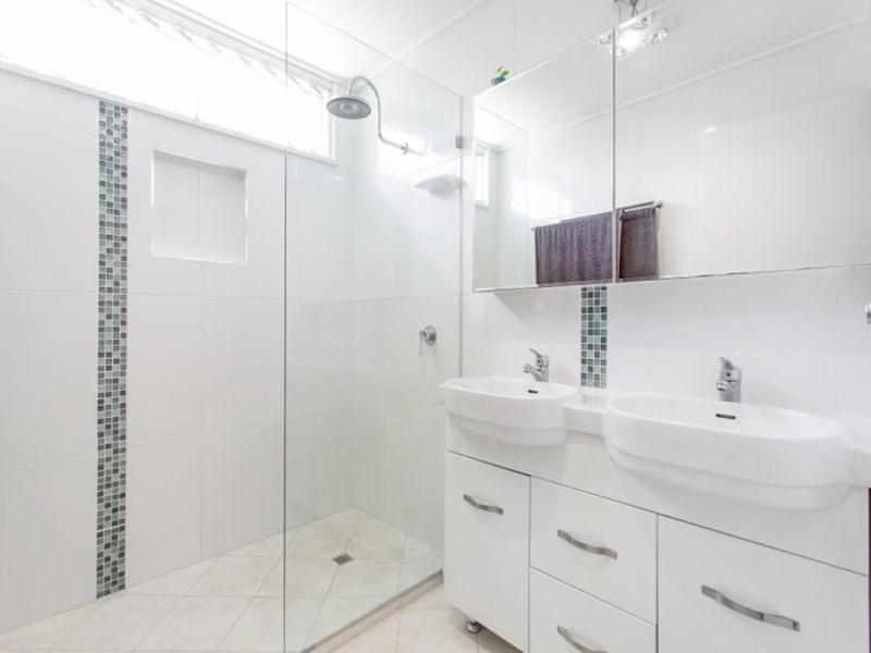35 Barker Street, Kawana QLD 4701