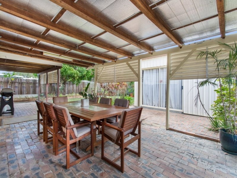 35 Barker Street, Kawana QLD 4701