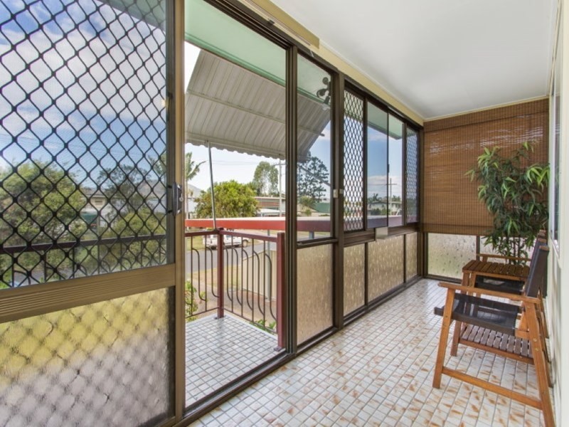 35 Barker Street, Kawana QLD 4701