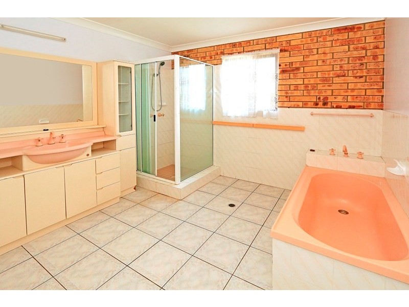 15 Hutcheon Street, Kawana QLD 4701