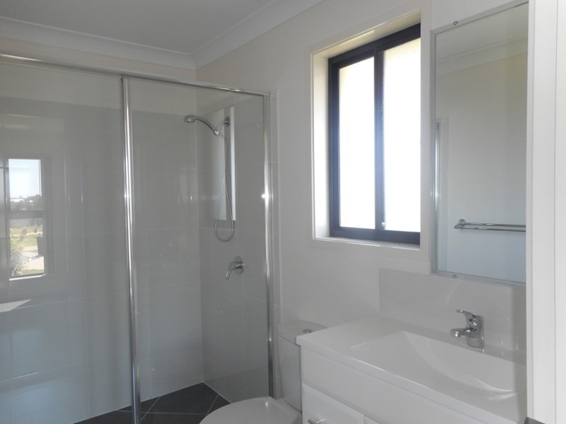 12 Gee Place, Gracemere QLD 4702