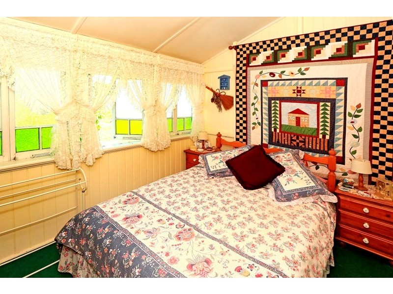 6 Smith Street, The Range QLD 4700