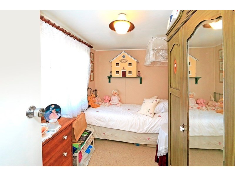 6 Smith Street, The Range QLD 4700