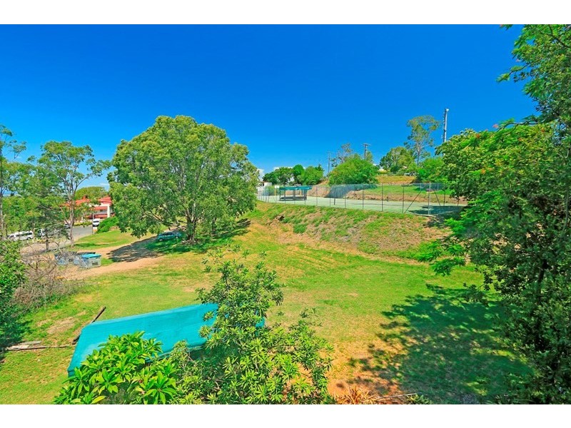 6 Smith Street, The Range QLD 4700