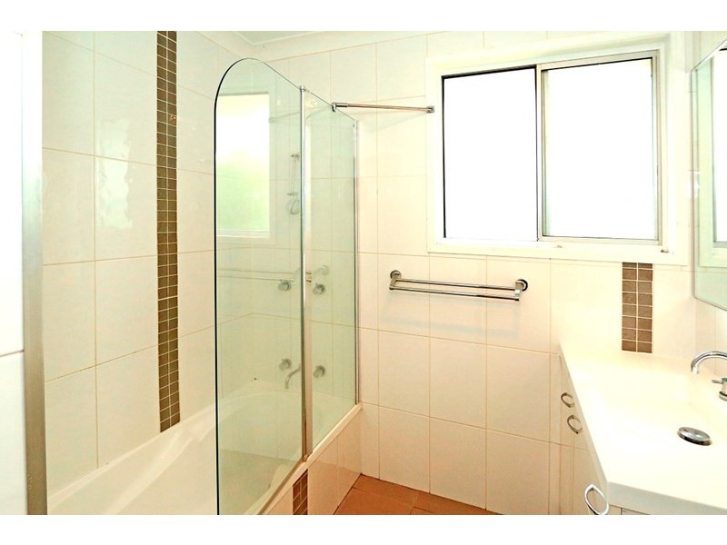 11 Charles Street, Berserker QLD 4701