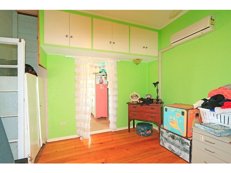 1 Penlington Street, The Range QLD 4700