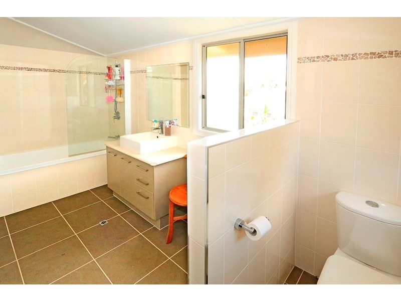 1 Penlington Street, The Range QLD 4700