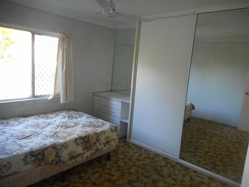 2/77 Buzacott Street, Park Avenue QLD 4701