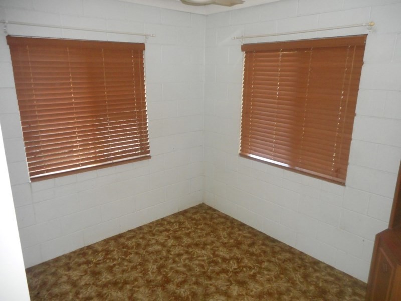 2/77 Buzacott Street, Park Avenue QLD 4701