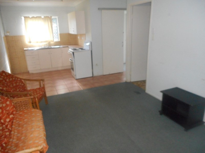 2/77 Buzacott Street, Park Avenue QLD 4701