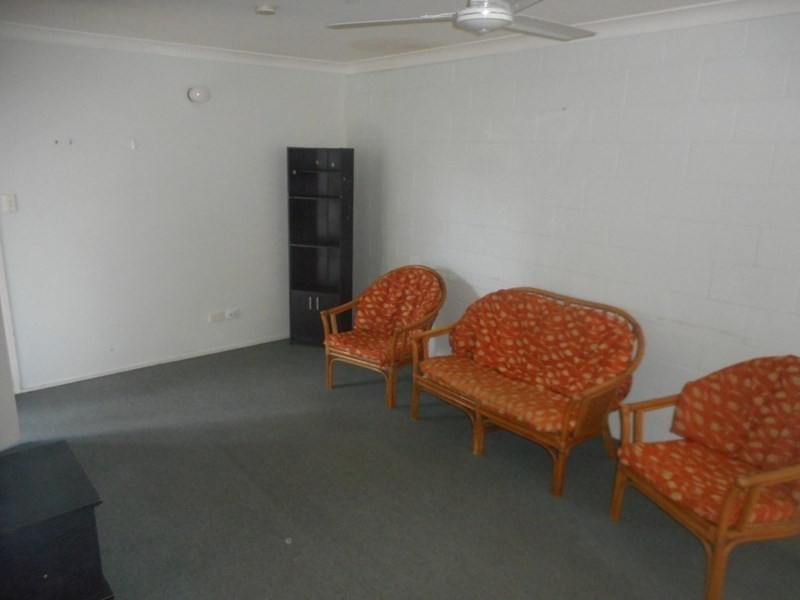 2/77 Buzacott Street, Park Avenue QLD 4701