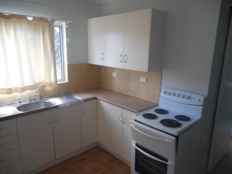 2/77 Buzacott Street, Park Avenue QLD 4701