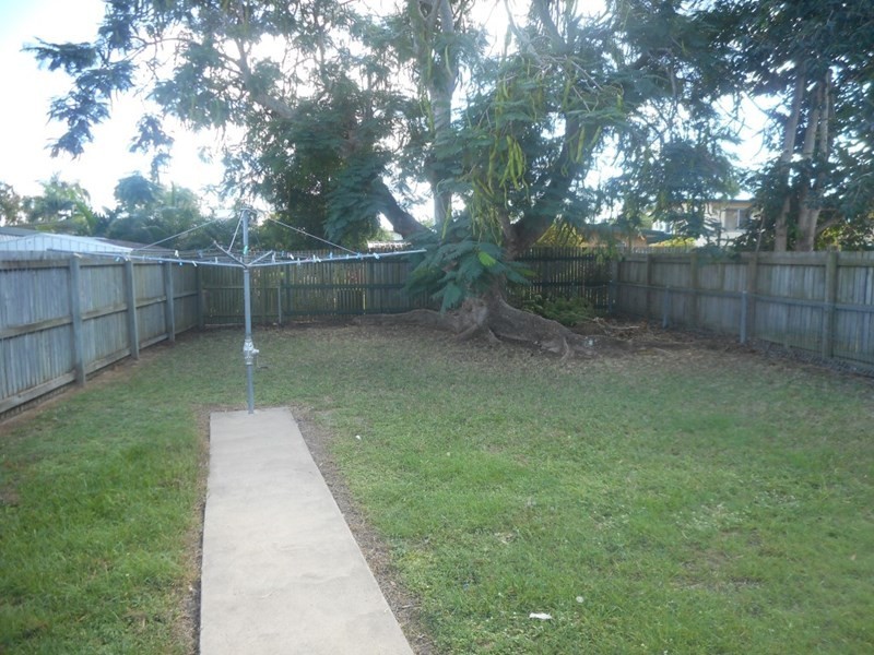 2/77 Buzacott Street, Park Avenue QLD 4701