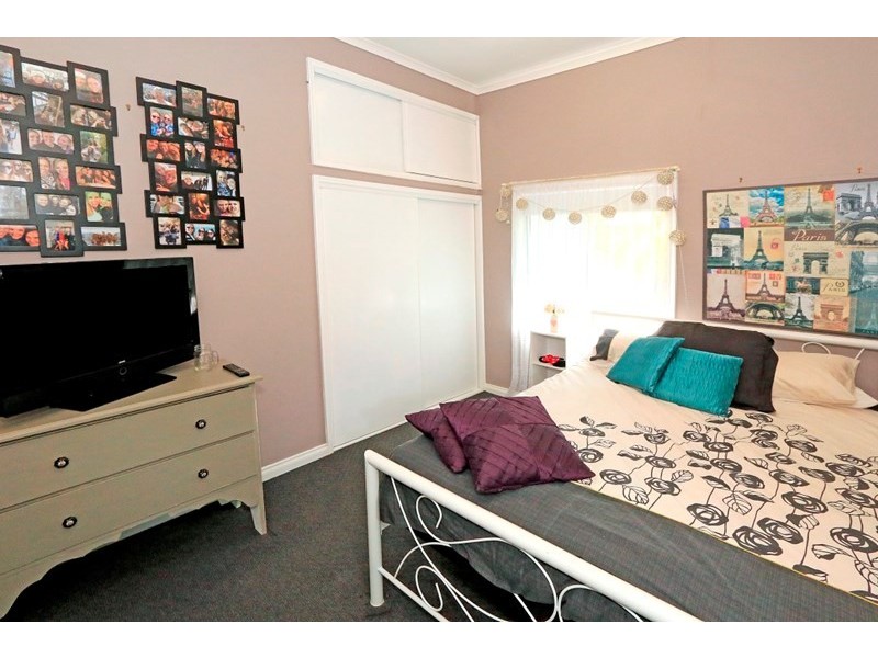 11 Tomkins Street, Berserker QLD 4701