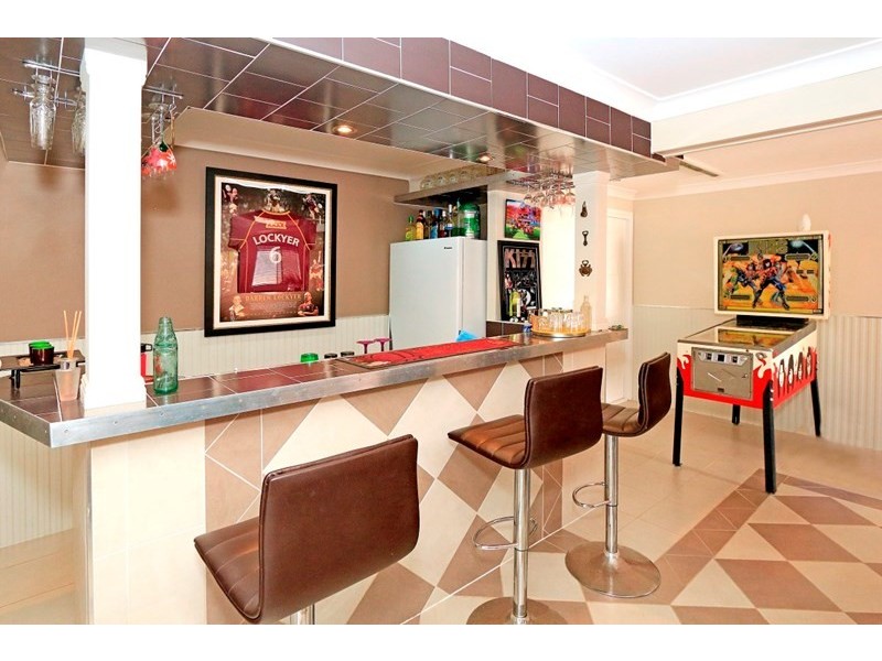 11 Tomkins Street, Berserker QLD 4701