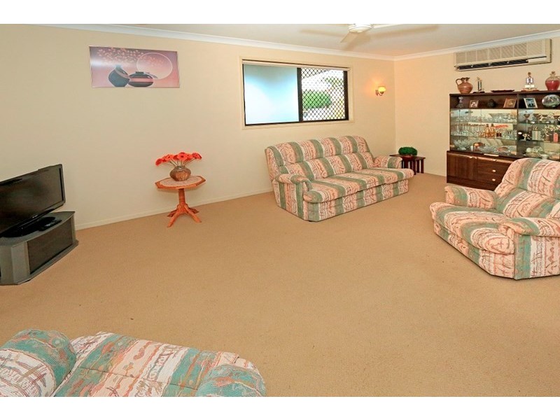 27 Booker Street, Park Avenue QLD 4701