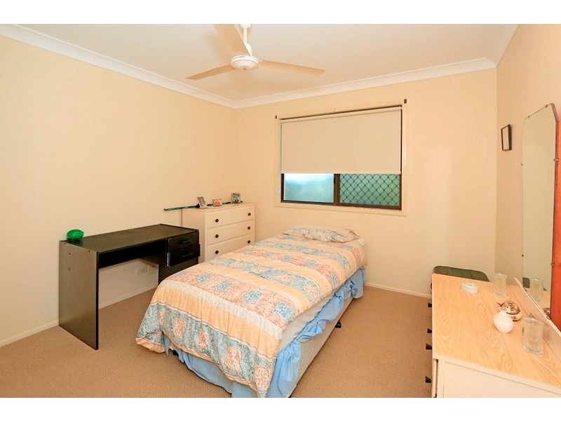 27 Booker Street, Park Avenue QLD 4701