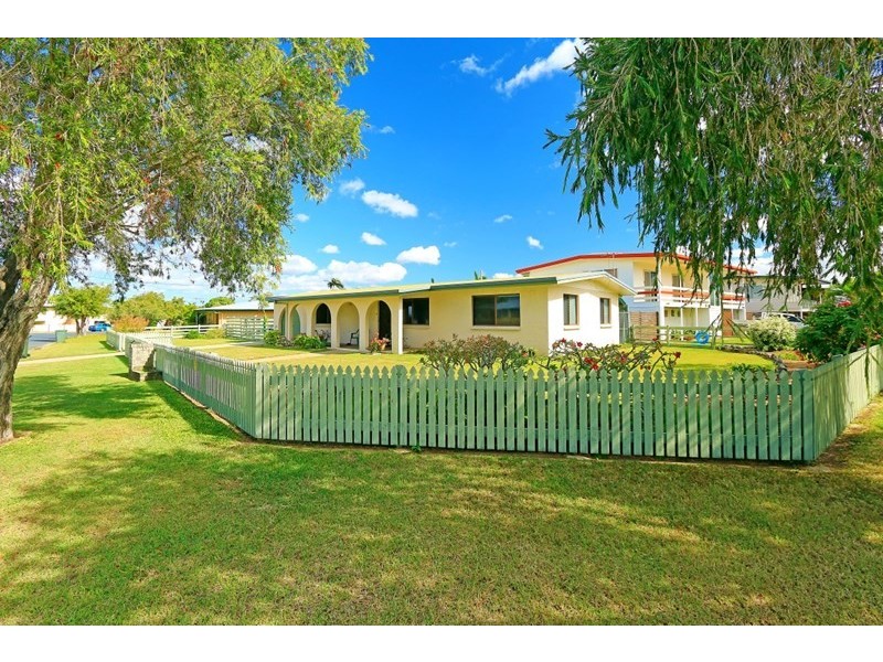 27 Booker Street, Park Avenue QLD 4701