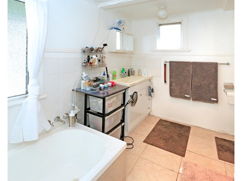 Units 1-2, 57 Deacon Street, Berserker QLD 4701