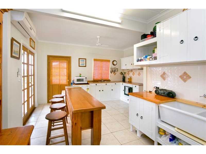 8 King Street, The Range QLD 4700