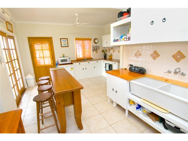 8 King Street, The Range QLD 4700