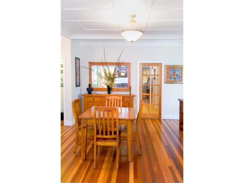 8 King Street, The Range QLD 4700