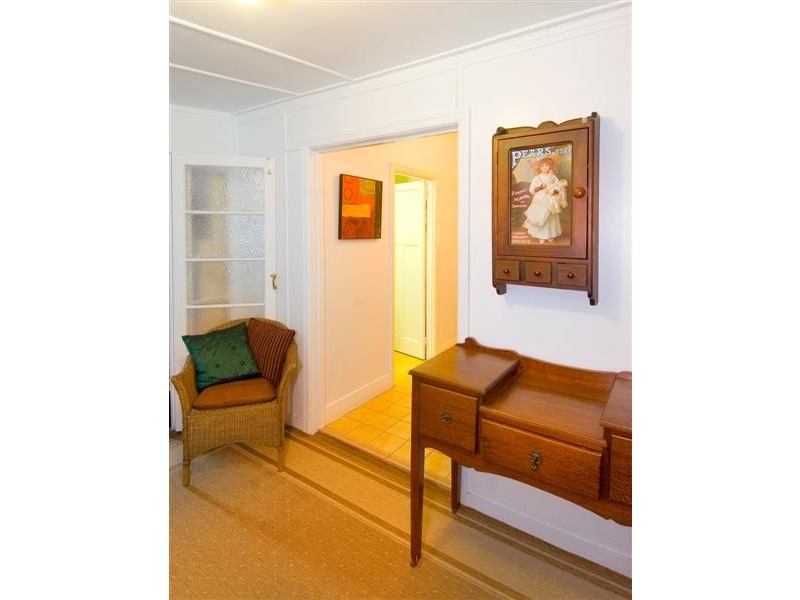 8 King Street, The Range QLD 4700