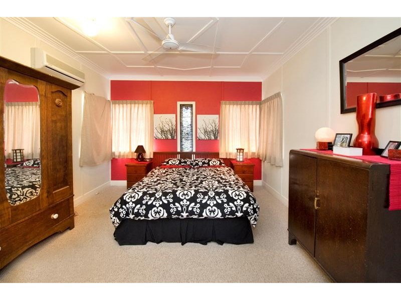 8 King Street, The Range QLD 4700