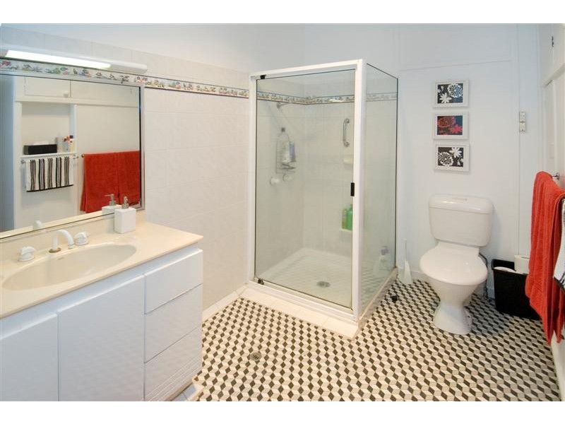 8 King Street, The Range QLD 4700