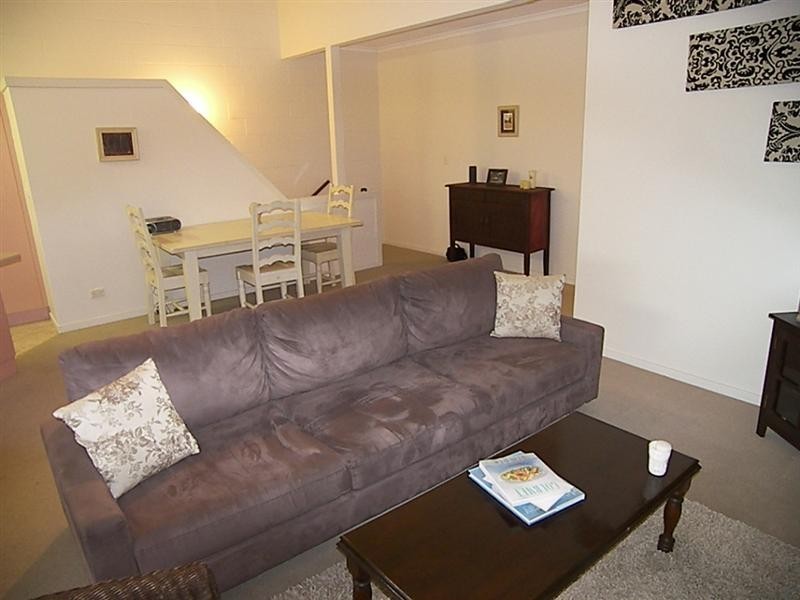 2/31 King Street, The Range QLD 4700