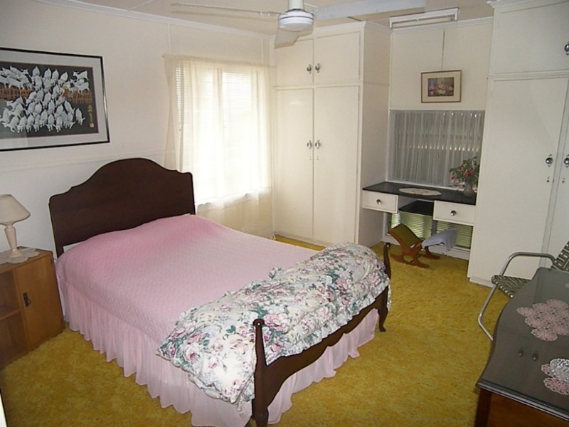 34 Queen Street, The Range QLD 4700