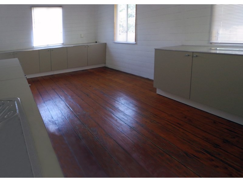 386 East Street, Depot Hill QLD 4700