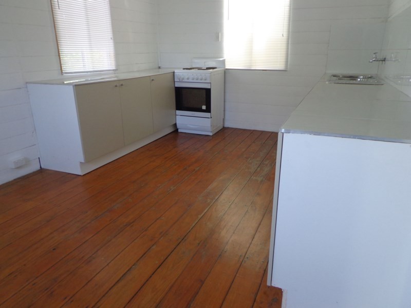 386 East Street, Depot Hill QLD 4700