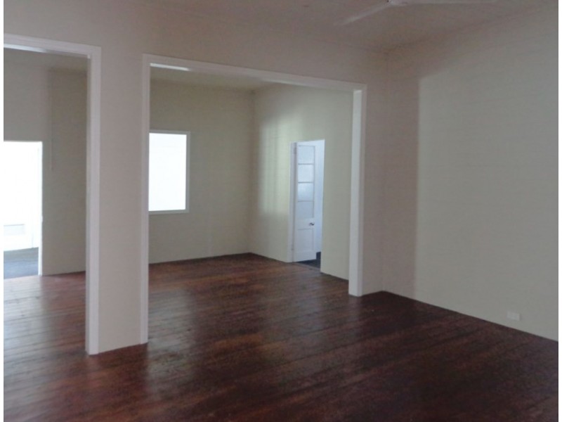 386 East Street, Depot Hill QLD 4700