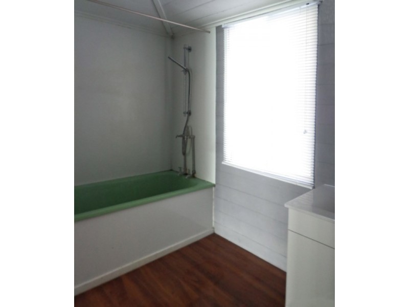 386 East Street, Depot Hill QLD 4700