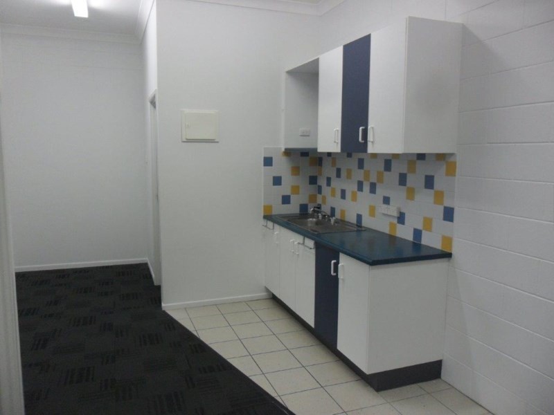 2/164 Berserker Street, Berserker QLD 4701