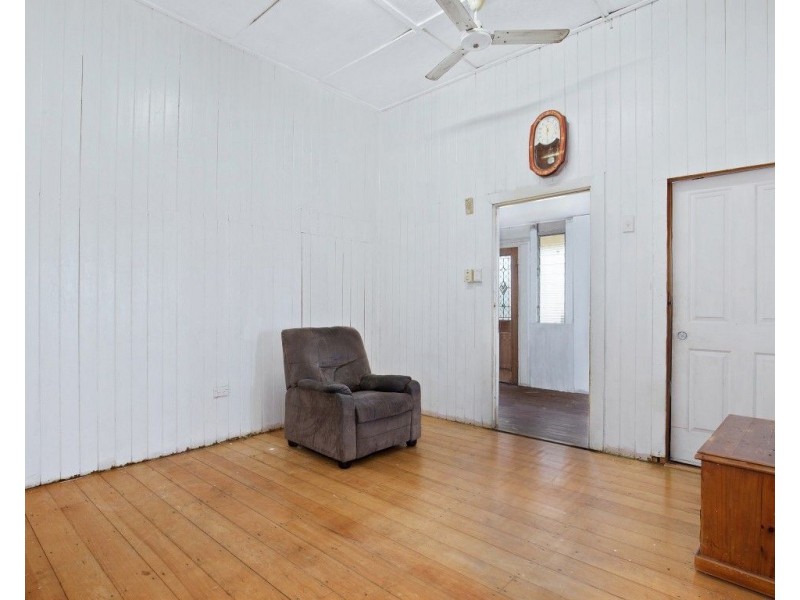 2 Edgar Street, Park Avenue QLD 4701