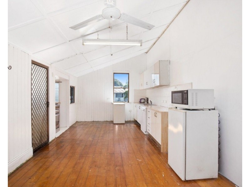 2 Edgar Street, Park Avenue QLD 4701