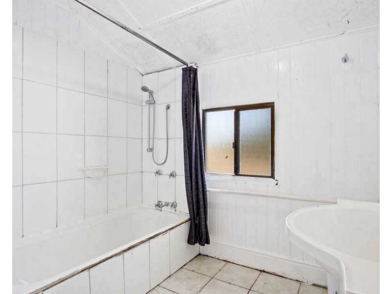 2 Edgar Street, Park Avenue QLD 4701