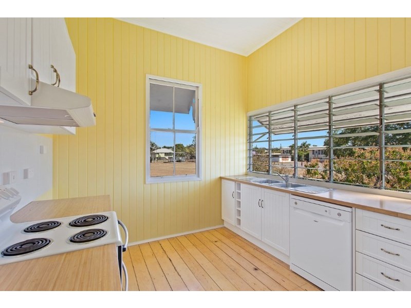 25 Tung Yeen Street, Park Avenue QLD 4701