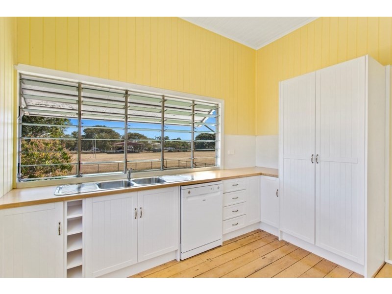 25 Tung Yeen Street, Park Avenue QLD 4701