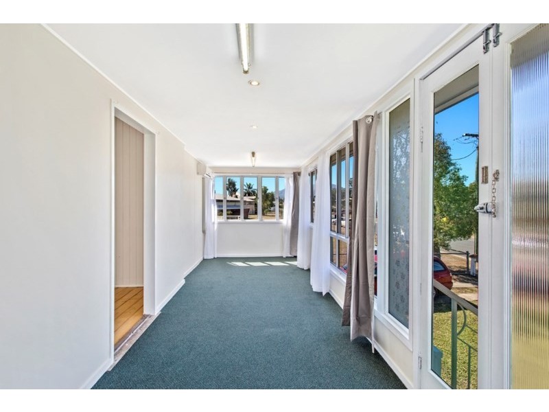 25 Tung Yeen Street, Park Avenue QLD 4701