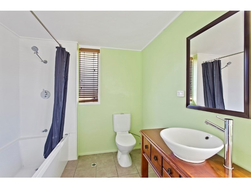 25 Tung Yeen Street, Park Avenue QLD 4701